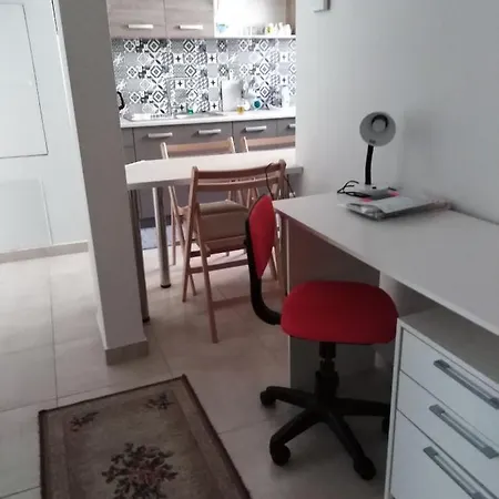 26 Prousis Apartment *